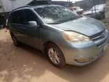 A picture of Toyota sienna XLE 2905 model Neat leather interior Buy n