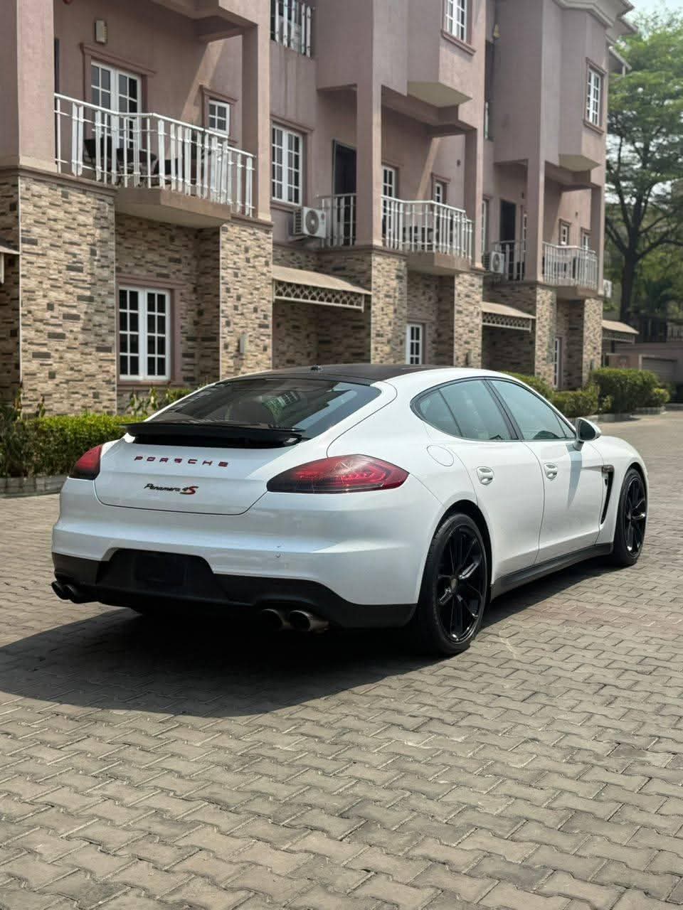 A picture of 2013 Porsche panamera 4s porsche