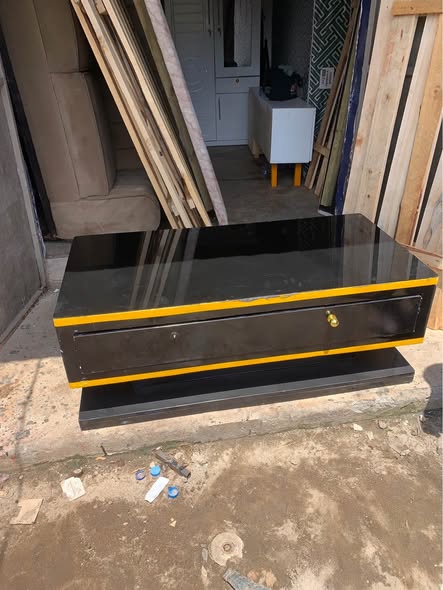 A picture of Coffee table juu inakioo bei ni 100 000 tuu ina