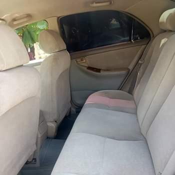 A picture of Toyota Corolla 04