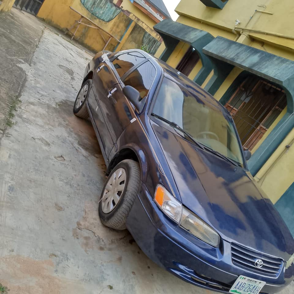 A picture of Toyota camry 1999