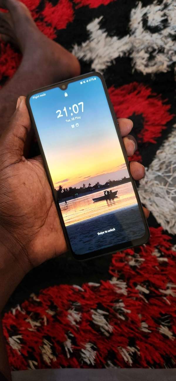 A picture of Nauza samsung a05s gb 64 ram 4 camera clean betr