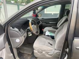 A picture of 06 Toyota sienna Engine and gear Ac needs attention V6