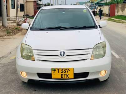 A picture of Toyota IST Reg no DTK