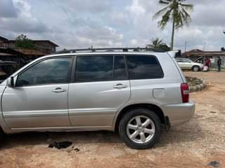 A picture of Neatly Used Highlander 06