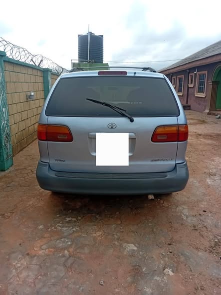 A picture of Toyota Sienna