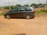 A picture of Toyota sienna is available with good condition engine is taping