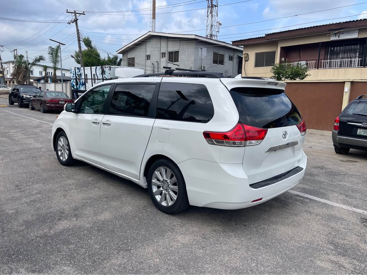 A picture of TOYOTA SIENNA 2013 XLE LIMITED TOK
