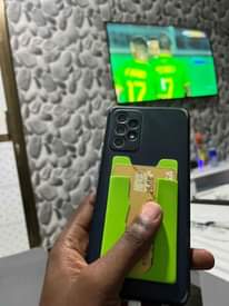A picture of SAMSUNG GALAXY A72 GB 128 TSH 390000 0652442730