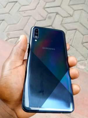 A picture of ofa samsung A30s ina gb 64 ram 4 bei 150k