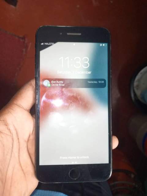 A picture of iPhone 7 plus gb 32