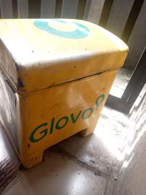 A picture of DELIVERY BOX HELMET AND 2 MIRRORS