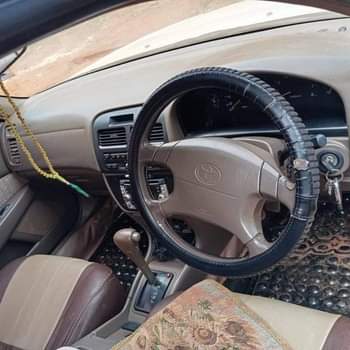 A picture of 2000 Toyota Vista 900