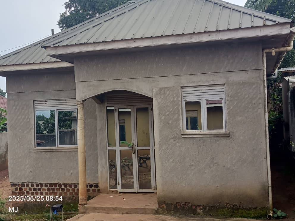 A picture of HOUSE ON QUICK SALE