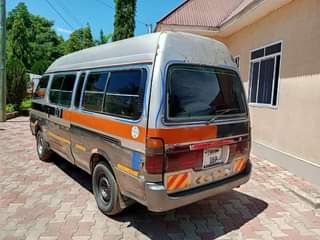 A picture of  TOYOTA HIACE INAUZWA BEI 12.5 MILLION TUU 3L ENGINE