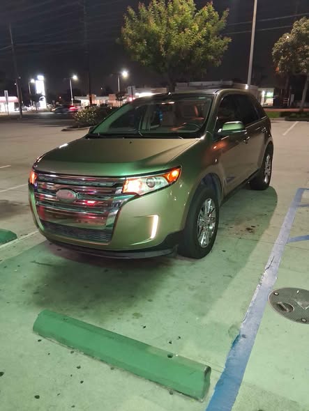 A picture of 2012 Ford edge