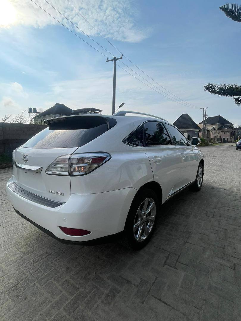 A picture of Awoof Awoof Awoof Tokunbo RX350 2011