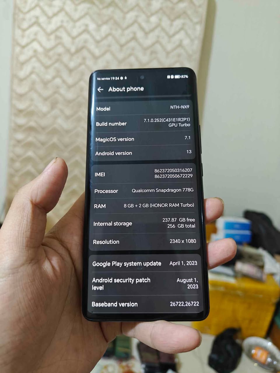A picture of honor 50 for sell 560 000ugx