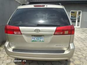 A picture of Toyota Sienna 2005 model 1st flash on 1st body Sound
