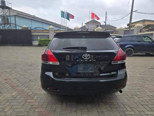 A picture of 2013 Toyota Venza limited 4 plugs fullest option with double