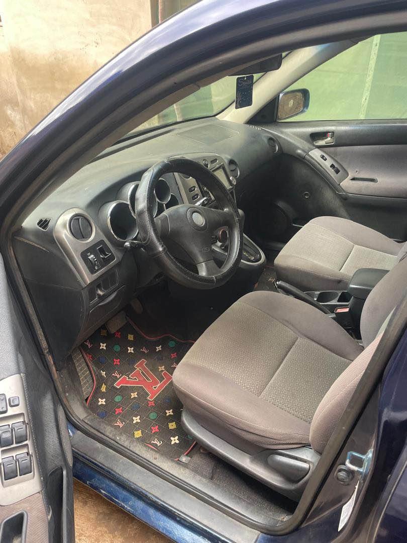 A picture of Toyota matrix 05