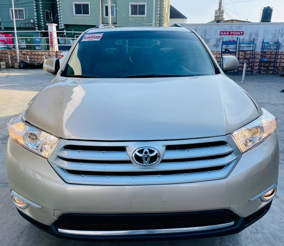 A picture of 2012 TOYOTA HIGHLANDER LIMITED