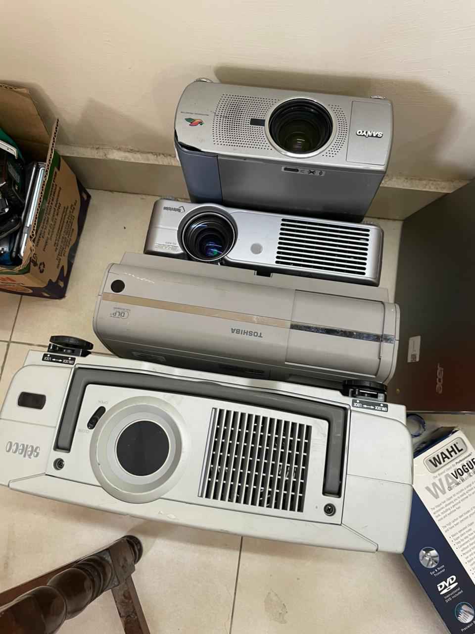 A picture of MIXED EX UK PROJECTOR S MITSUBISHI TOSHIBA SONYA SELECO AND