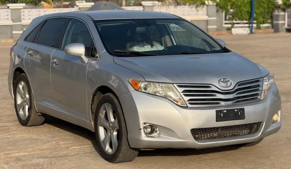 A picture of An extremely clean foreign used toyota Venza 2012model with verify