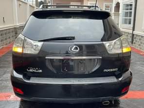 A picture of OMG This is toks standard lexus rx330 2004 model pure