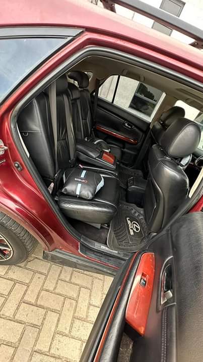 A picture of Fast Deal Registered Rx330 2006 model