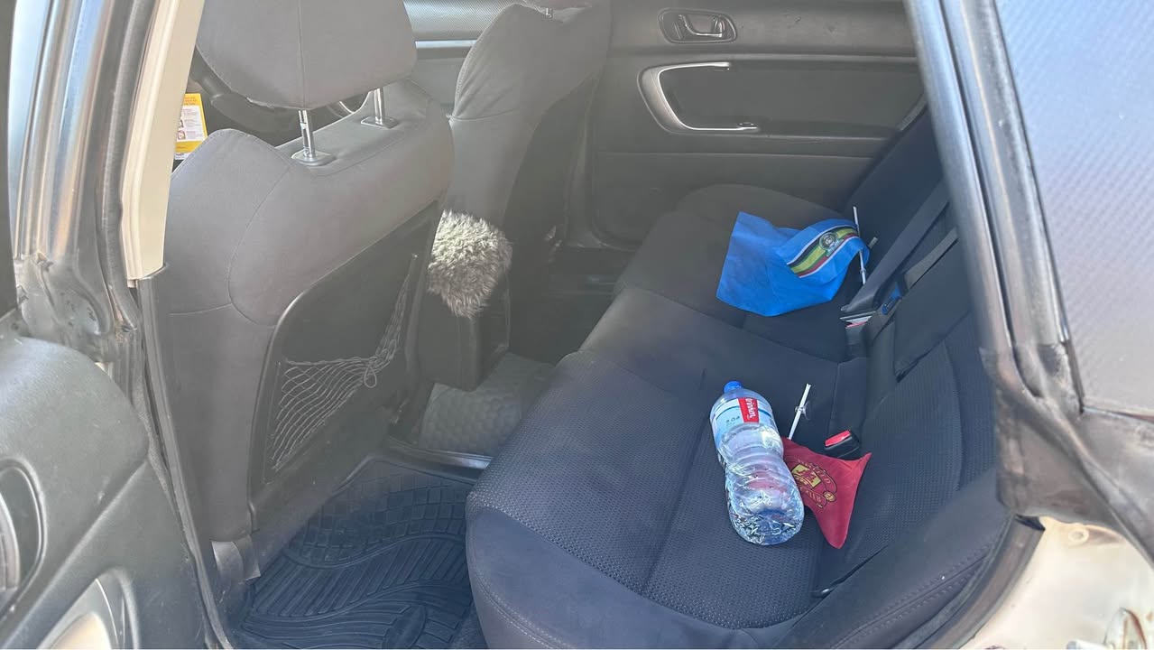 A picture of 2004 Subaru legacy