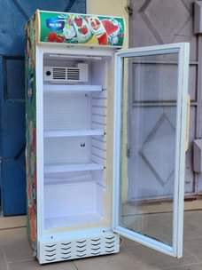 A picture of MR UK DISPLAY FRIDGE EXCELLENT CONDITION 202LITRES Bei 580000 Delivery