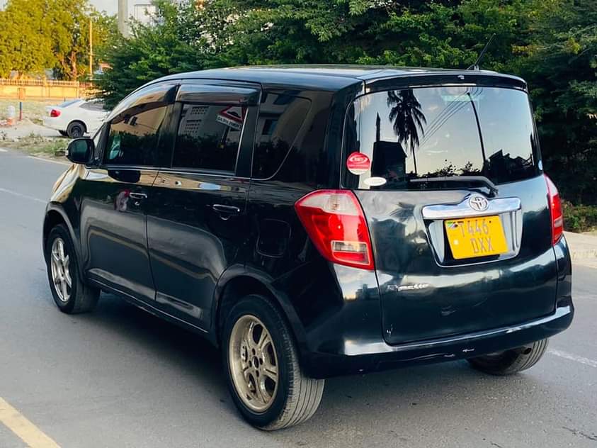 A picture of TOYOTA RACTIS