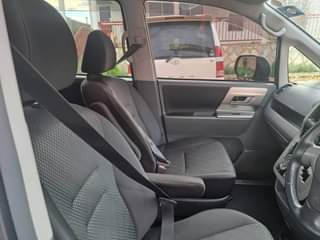 A picture of 2009 Toyota Noah 4 wheel