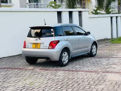A picture of TOYOTA IST