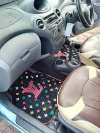A picture of TOYOTA VITZ