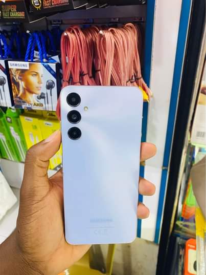 A picture of Note 20 Ultra at 780k Note 10 5G at 550k