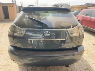 A picture of Lexus rx 330 2006 model