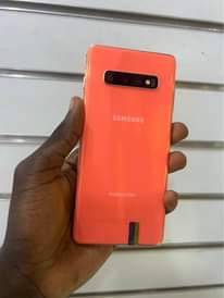A picture of Samsung S10 128gb 8gb ram clean no cracks no dots