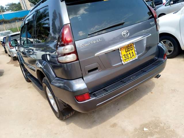 A picture of PRADO LAND CRUISER VVTI Engine Black interior 7 seater Petrol