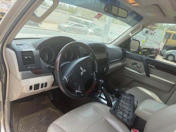 A picture of Mitsubishi Pajero 2009 gcc