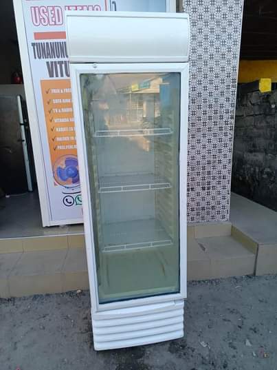 A picture of West point display fridge lit 400 bei 460000 