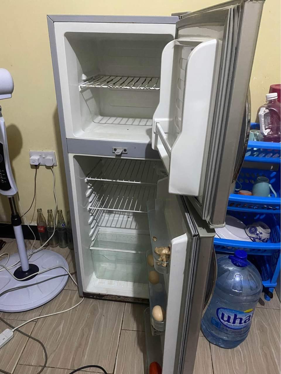 A picture of Friji nzuri sana beiake ni laki3 tu 0684467781