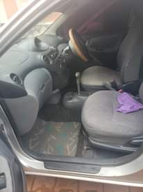 A picture of Vitz for sell price 9500 000