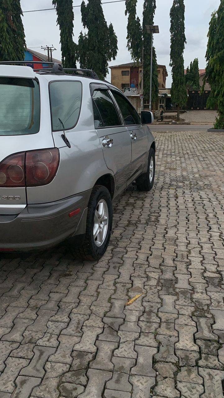 A picture of Lexus 300 Direct Tokumbo 08168128003
