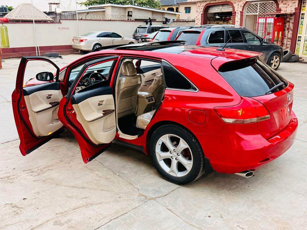 A picture of  100 Toks Standard Registered Toyota Venza. Fullest Option. V6