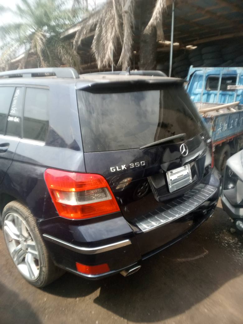A picture of Glk 2010 and Camry 2013