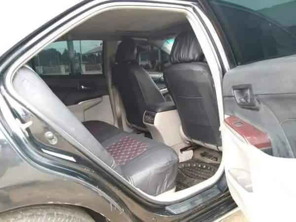A picture of Belgium standard Toyota Camry 2014 model first body untempered engine