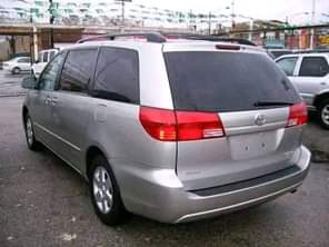 A picture of TOKUNBO Toyota sienna YEAR MODEL 2008 TRANSMISSION Automatic CONDITION Buy