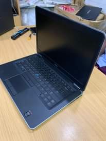 A picture of DELL LATITUDE E7440
